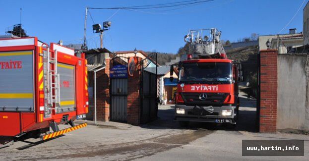 Mahkum cezaevinde yatağı ateşe verdi