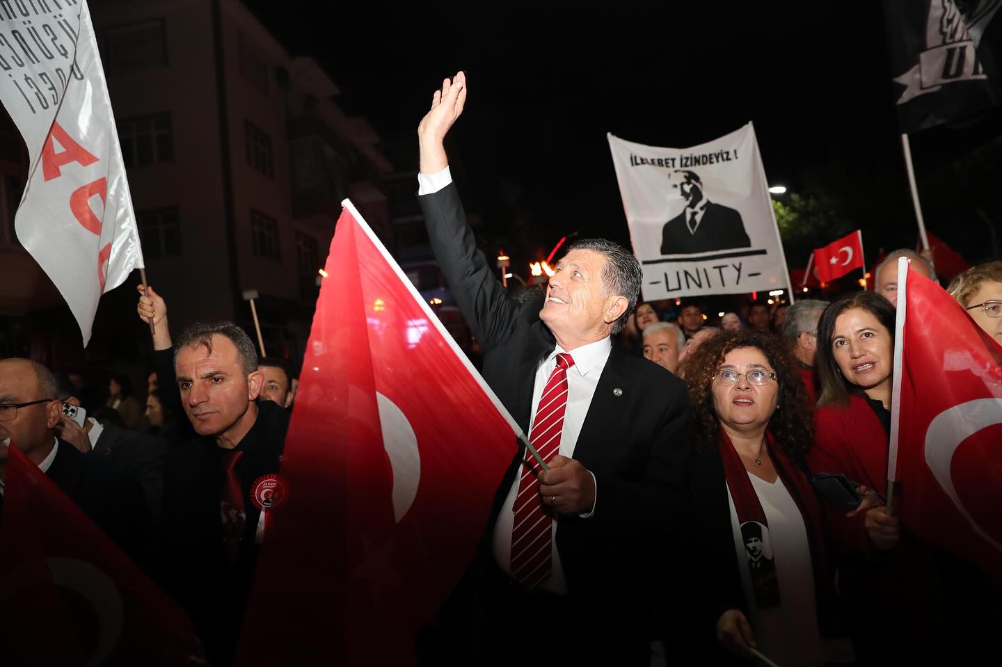 Fener alayına Bartın Belediye Başkanı Muhammet Rıza Yalçınkaya, sivil toplum kuruluşları, mahalle muhtarları, öğrenciler ve çok sayıda vatandaş katıldı.