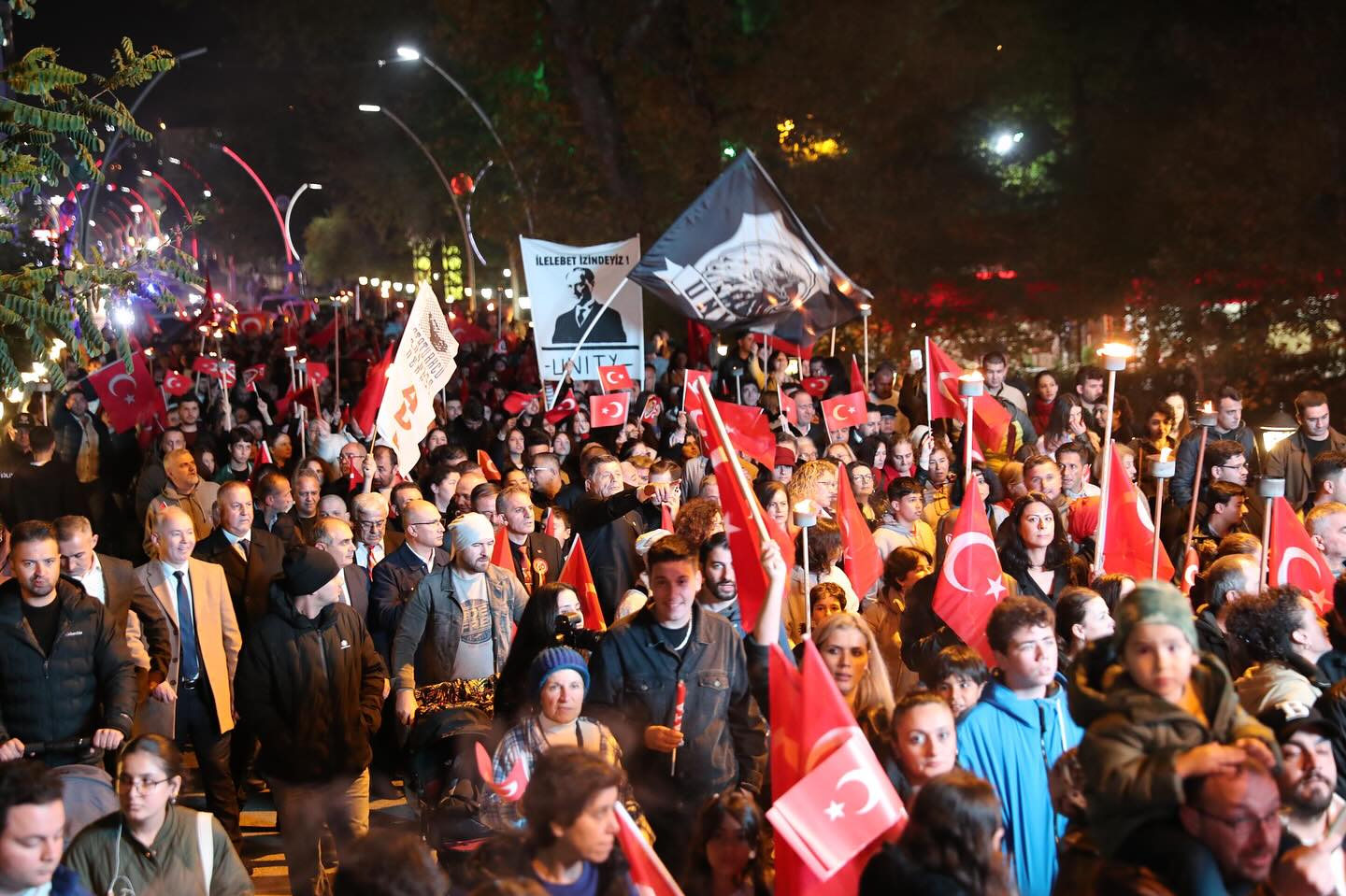 Bartın’da 29 Ekim Cumhuriyet Bayramı’nın 102. yıldönümü büyük bir heyecan, gurur ve coşkuyla kutlandı.