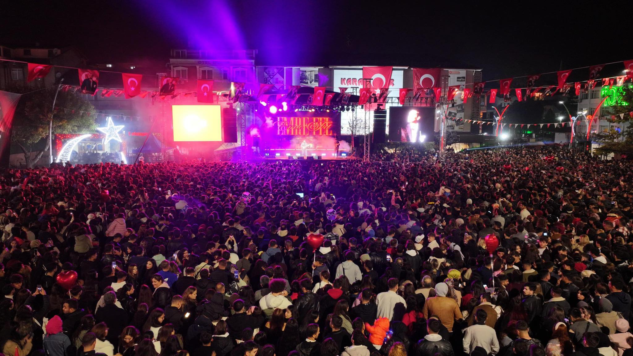 Gecenin ilerleyen saatlerine kadar süren etkinlikte, Bartın’da adeta bayram havası hâkimdi.