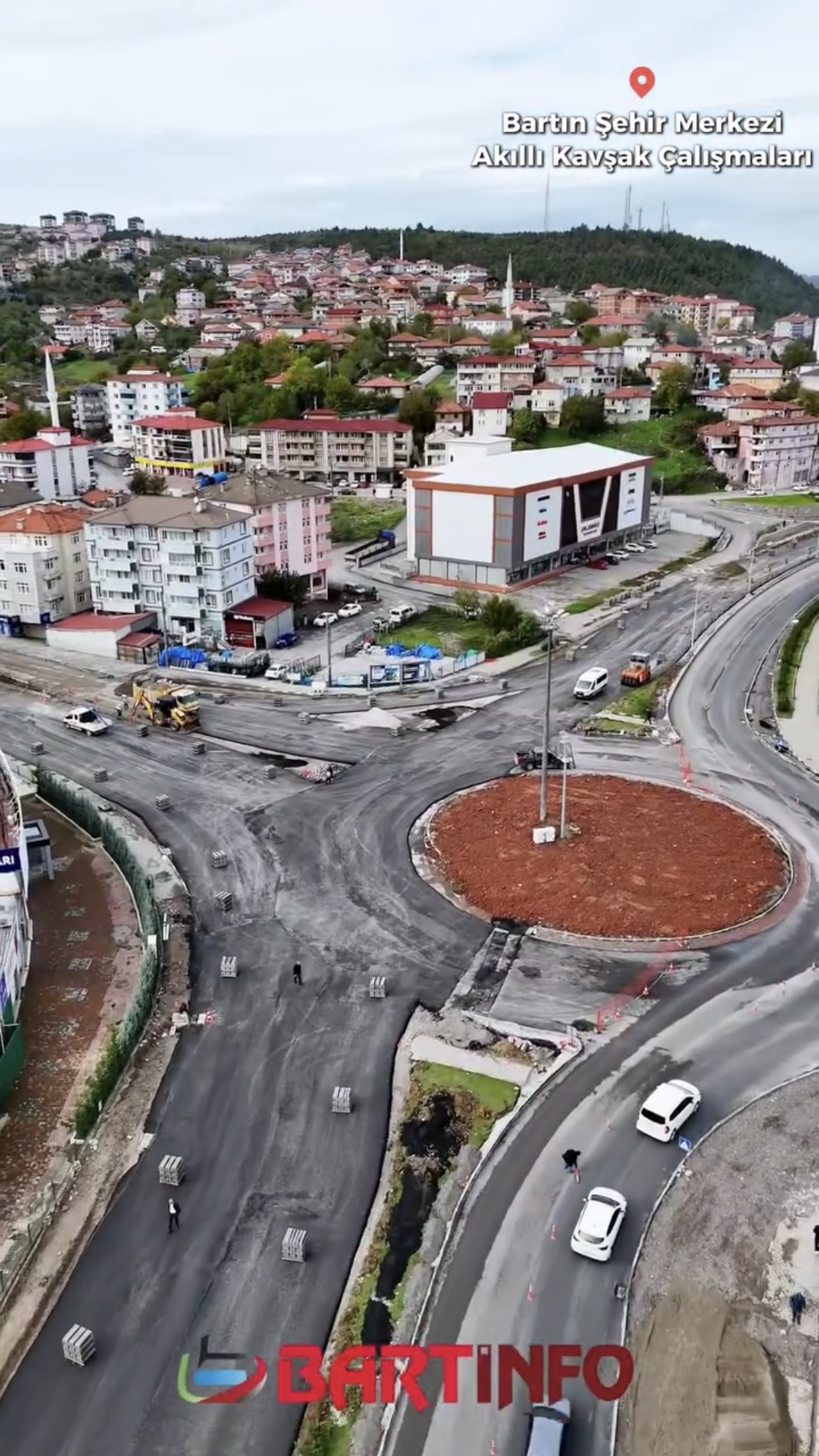 Bartın’ın en yoğun noktalarından biri olan Çatmaca mevkiinde akıllı kavşak çalışmaları sürüyor.