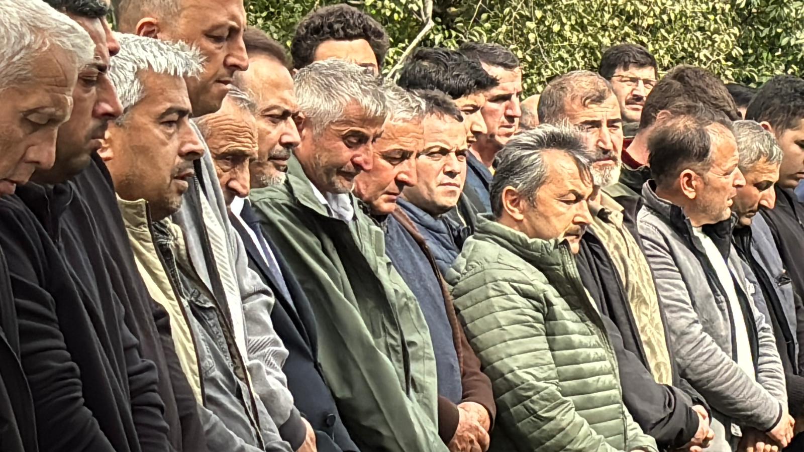 Cenaze törenine Bolu Belediye Başkan Yardımcısı Rasim Özdemir, Bartın Üniversitesi Rektörü Prof. Dr. Ahmet Akkkaya ve genç kızın çok sayıda seveni katıldı.