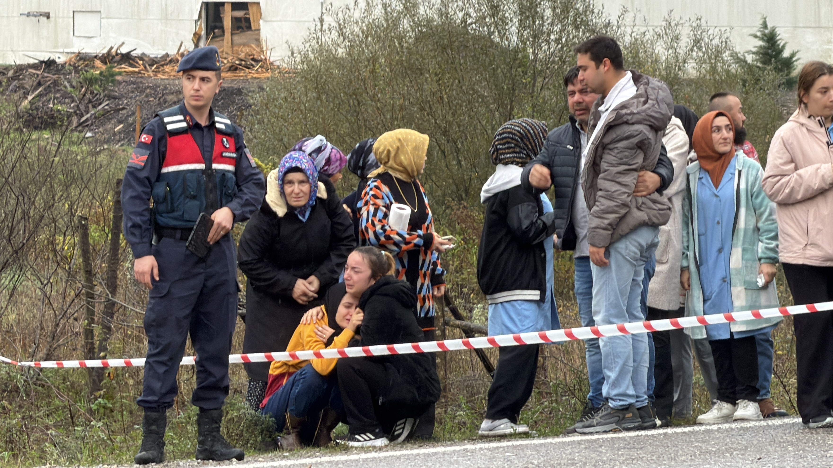 Bartın'da işçi servisi devrildi: 1 ölü, 19 yaralı