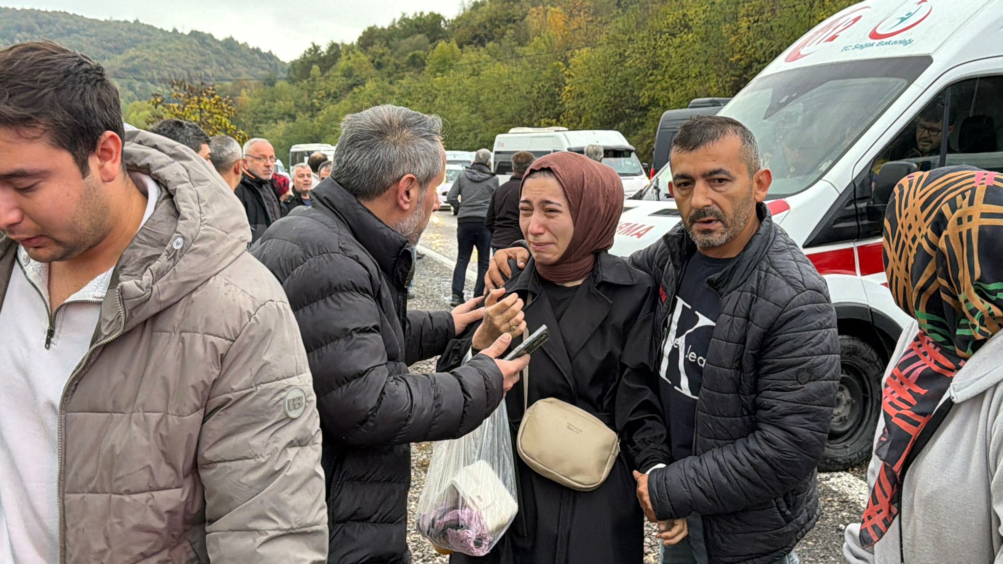 Hastaneye kaldırılan 19 yaralının sağlık durumlarının iyi olduğu, tedbir amaçlı gözetim altında tutuldukları öğrenildi. Yapılan incelemenin ardından Fatma Demircan’ın cenazesi, otopsisi için Bartın Devlet Hastanesi morguna kaldırıldı.