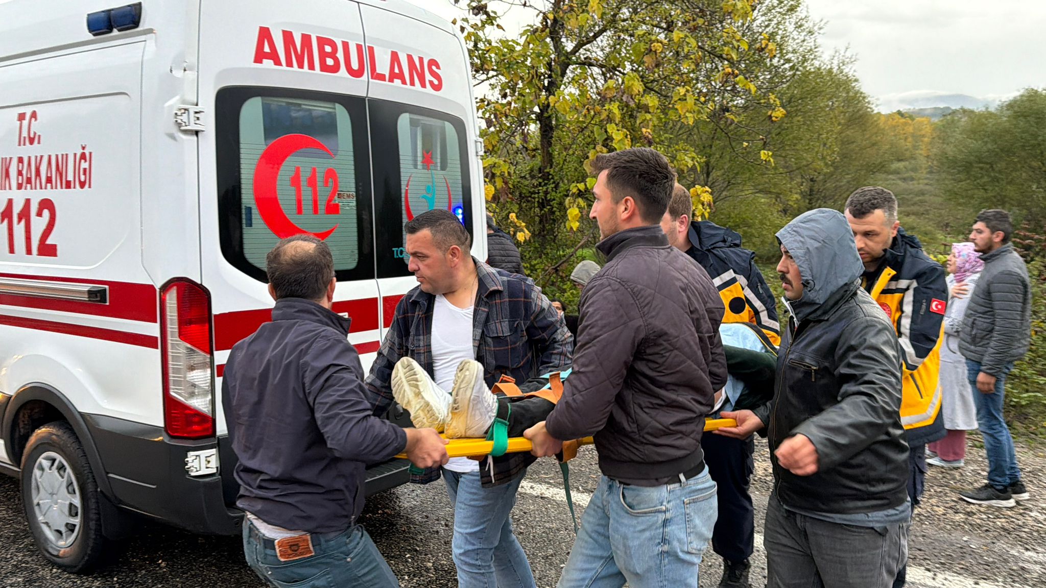 Bartın'da işçi servisi devrildi: 1 ölü, 19 yaralı