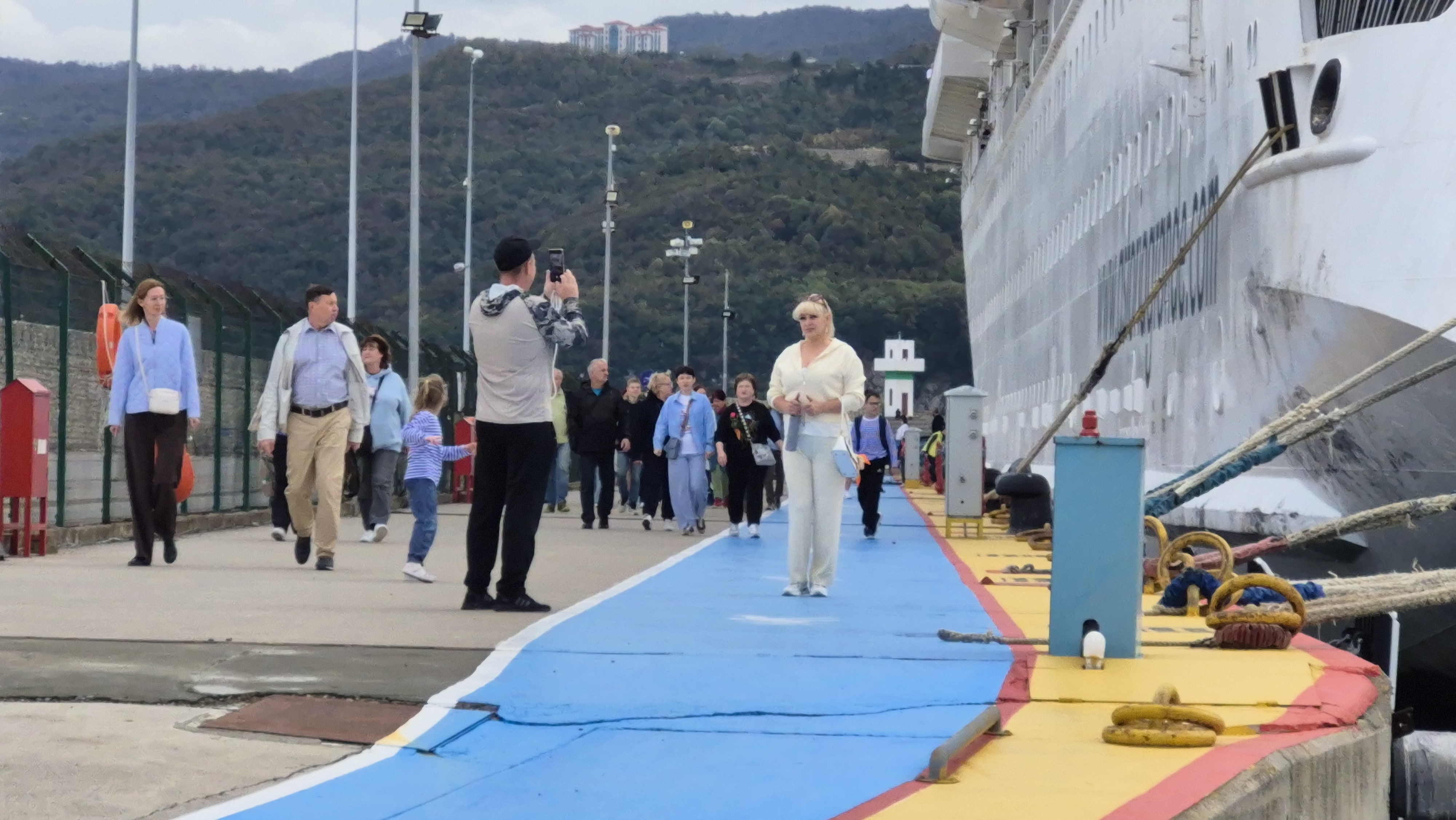 Bartın'ın Amasra ilçesine 38 ayda gelen Rus turist sayısı 111 bini aştı. 2026 yılında ise başlayacak ikinci gemi ile ilçeye gelen yolcu sayısının genel toplamda 200 bin kişiyi aşması hedefleniyor.