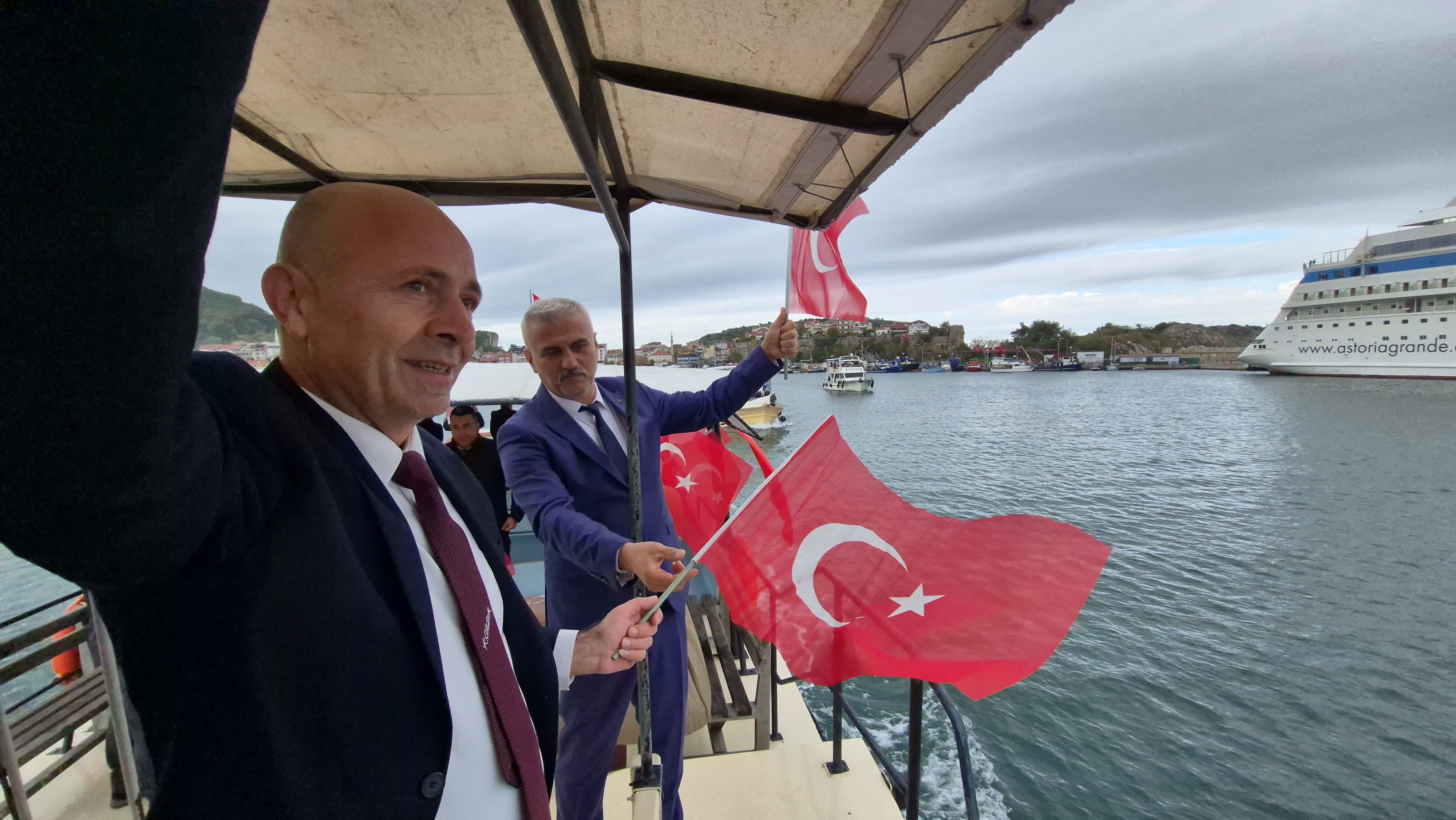 Sahil Güvenlik'ten muhteşem Cumhuriyet Bayramı gösterisi