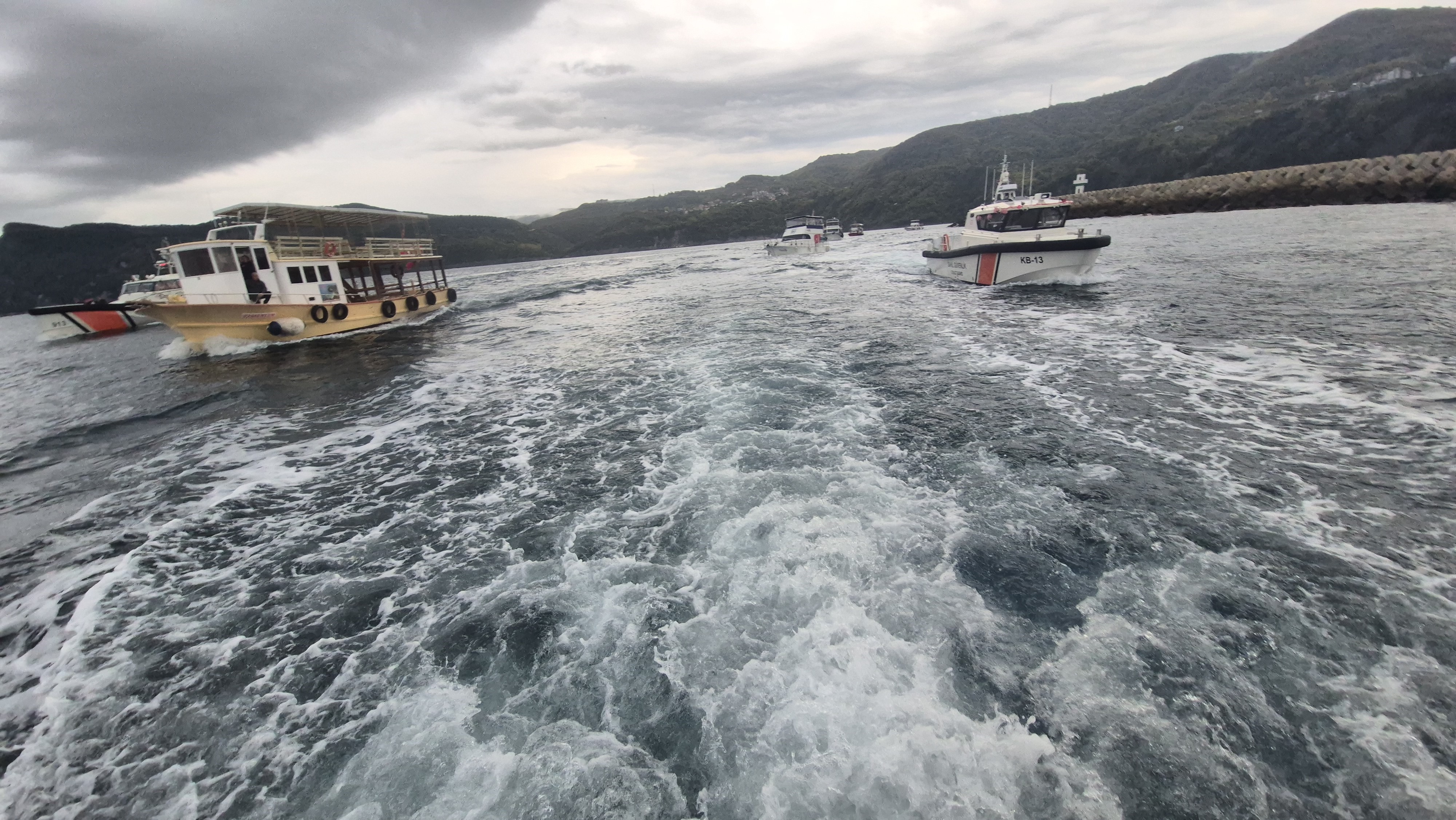 Bartın'ın Amasra ilçesinde 29 Ekim Cumhuriyet Bayramı etkinlikleri çelenk bırakma töreni ile başladı, Cumhuriyetin ilk ve son dönemlerindeki sanayi gelişmeleri gösteren resim sergisiyle devam etti. Ardından ise Karadeniz'de yapılan tekne turu ile kutlama programı sona erdi.