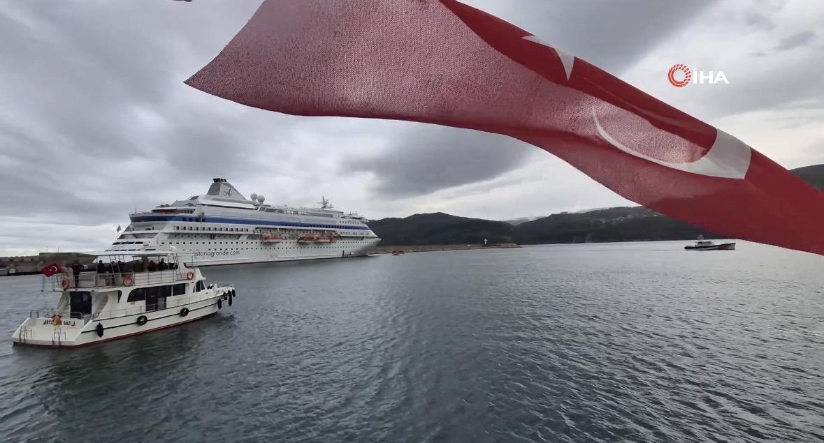 Sahil Güvenlik'ten muhteşem Cumhuriyet Bayramı gösterisi
