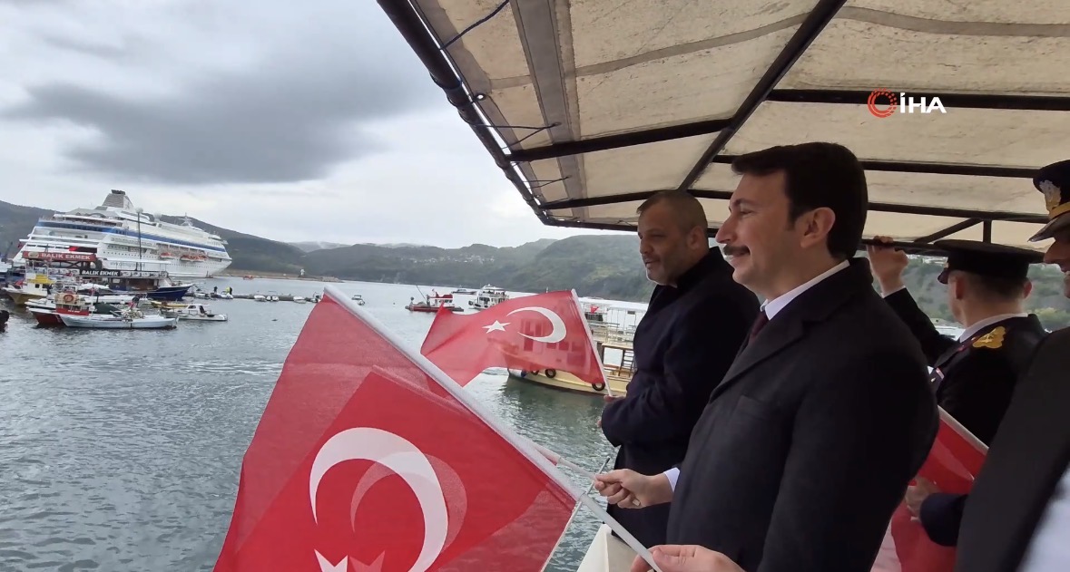 Kutlama programına, Amasra Kaymakamı Muhammed Çetin, Belediye Başkanı Recai Çakır, polis ve askeri erkan, daire müdürleri, amirler ve çol sayıda vatandaş katıldı.