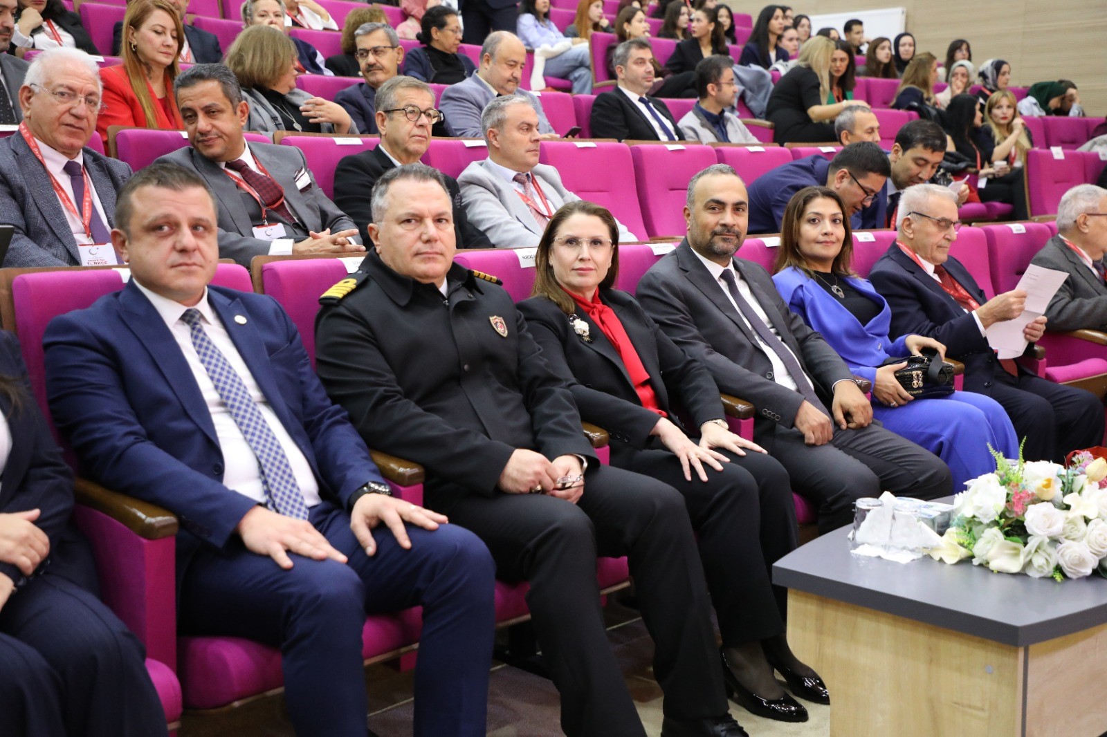 17. Uluslararası Dünya Dili Türkçe Sempozyumu Onursal Başkanı Prof. Dr. Abdurrahman Güzel adına hazırlanan kısa filmin gösteriminin ardından Prof. Dr. Güzel, bir konuşma yaptı. Güzel, Türkçenin gençlere doğru öğretilmesinin önemini vurguladı. Türkçenin dünyanın en önemli dillerinden biri olduğunu belirten Prof. Dr. Güzel, "Türkçe bir bilim, fikir, kültür dilidir. Dünyanın en önemli dillerinden biridir. Büyük bir Türk milleti var ve bu milletin dili de Türkçedir. Türkçeyi unutmayalım, günlük dilde yabancı kelimeler kullanmamaya özen gösterelim. Türkçeyi ön plana almamız gerekiyor. Türkçeyi Kaşgarlı Mahmut, Ali Şîr Nevaî, İsmail Hakkı Bursevî, Atatürk de ön plana almıştır. Yetiştireceğimiz öğretmenlerle çocuklarımıza, gençlerimize dilimizi güzel öğretelim. Türkçeyi kültürel olarak sadece kendimizle kalmayıp dünyaya yaymak mecburiyetindeyiz" diye konuştu.