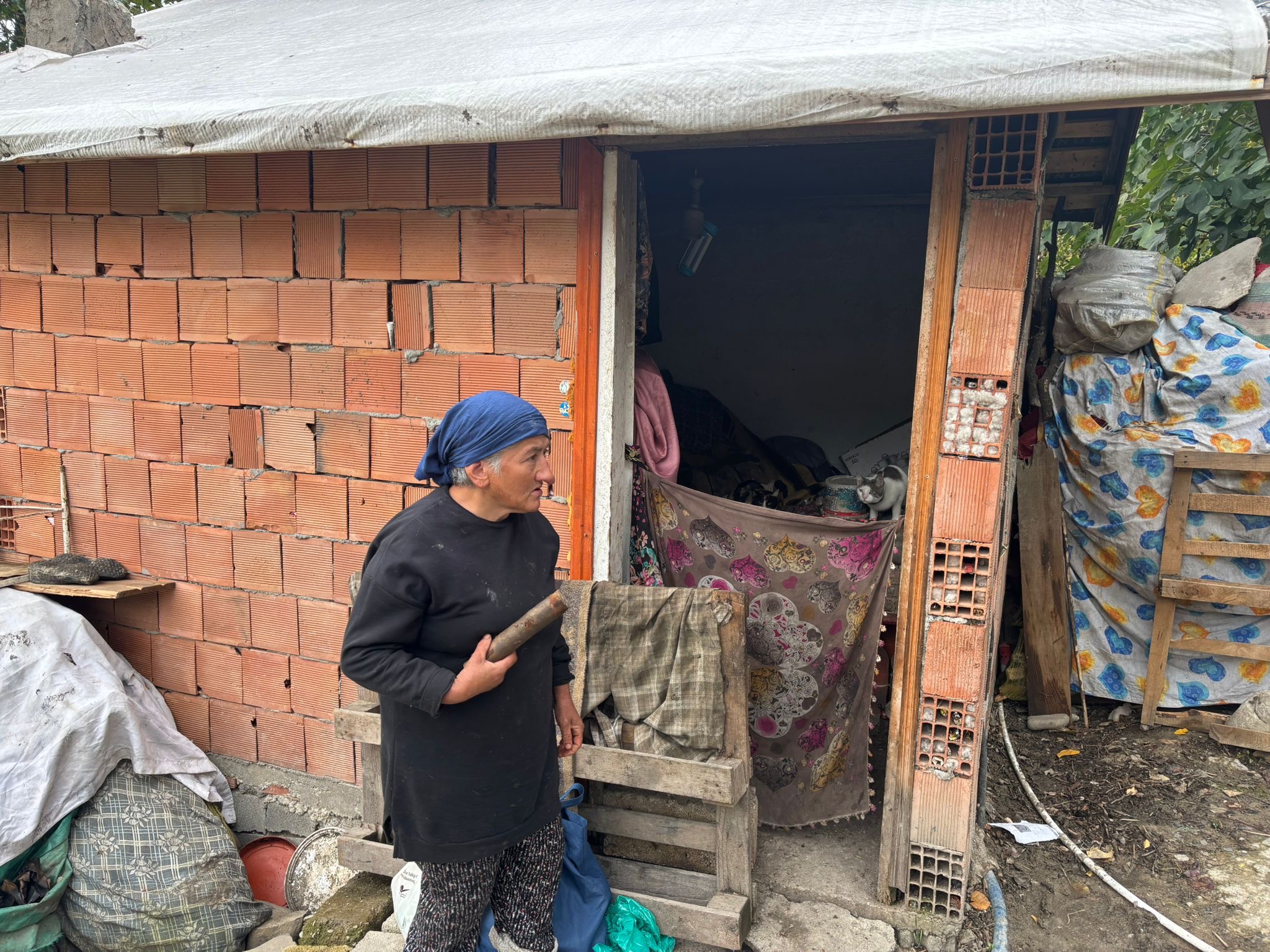 Bartın’ın Kozcağız beldesi Şar Köyü Kapucu Mahallesi’nde, insanın yüreğini sızlatan bir yaşam öyküsü var…