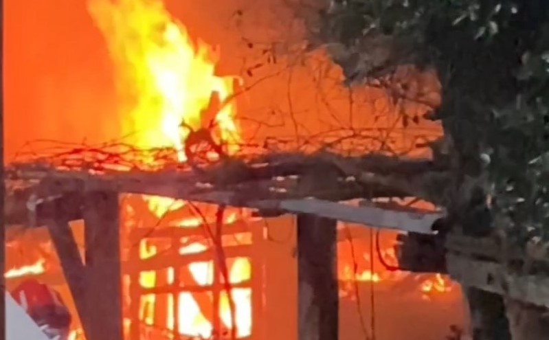 Odunluk Yangını Mahalleliyi Sokağa Döktü