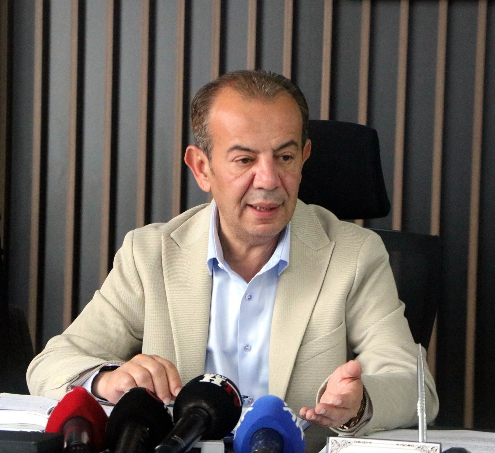 İrtikap soruşturmasında Tanju Özcan tutuklandı