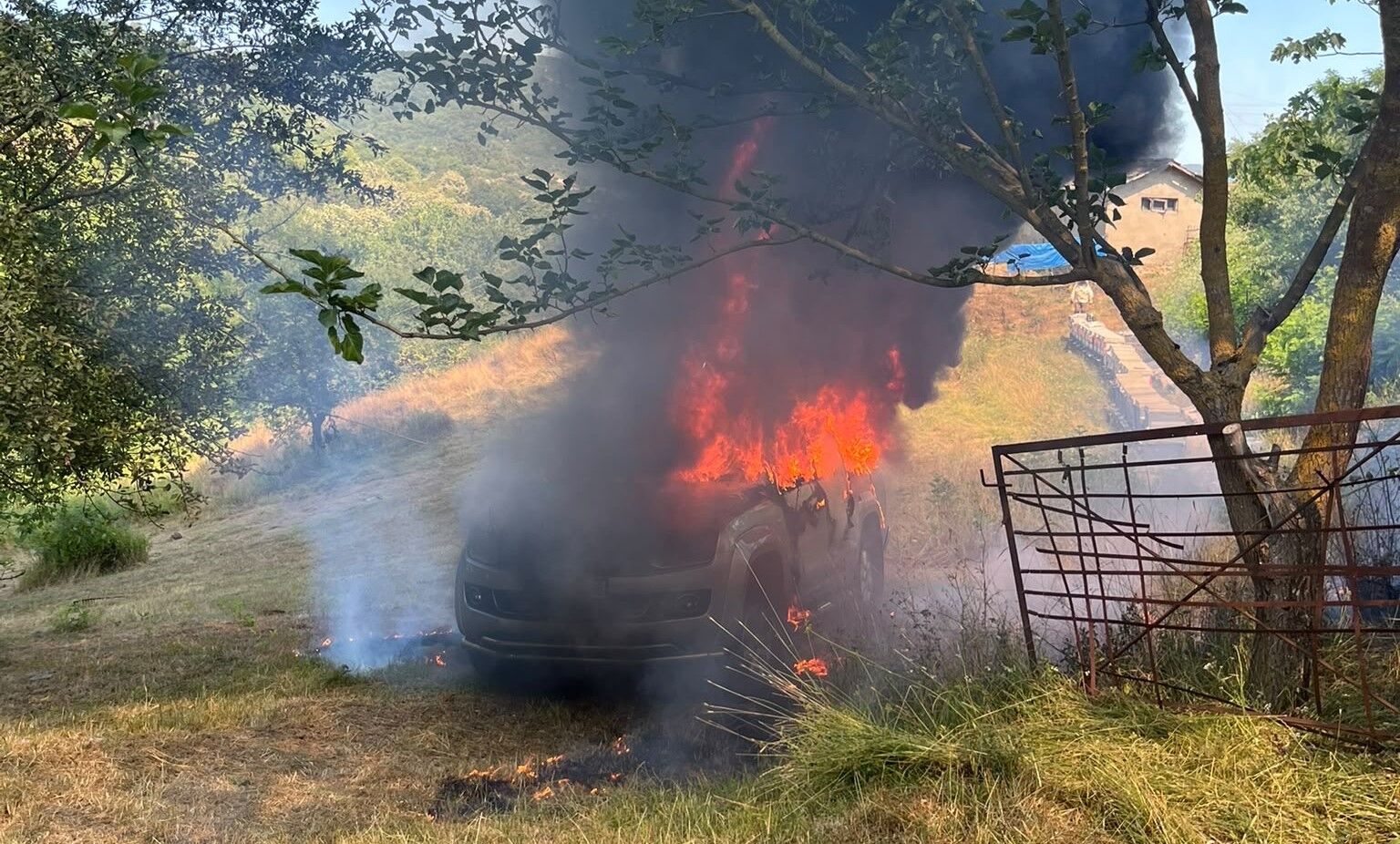 Bartın'da kamyonet alev alev yandı