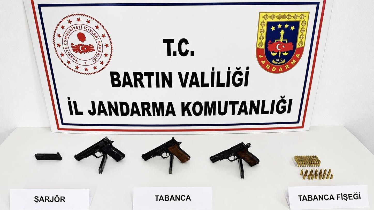 Kozcağız’da Operasyon: 3 Ruhsatsız Tabanca Yakalandı