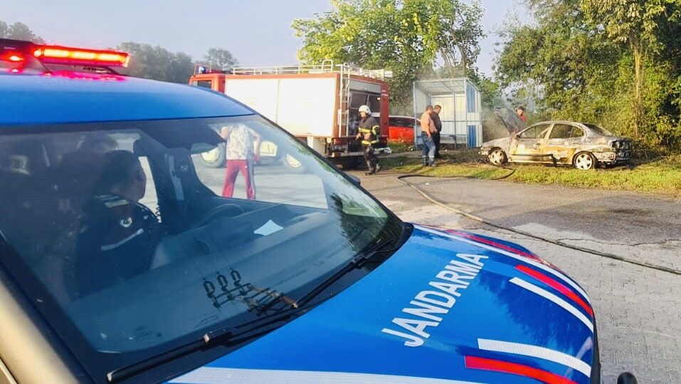 Park Halindeki Otomobil Alev Alev Yandı