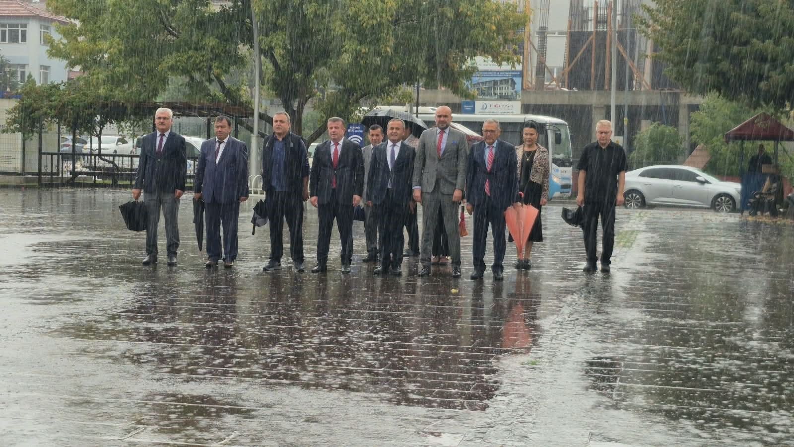 Bartın’da İlköğretim Haftası yağmur altında başladı