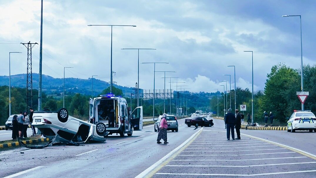 Su Birikintisinden Kaçarken Takla Attı: 3 Yaralı