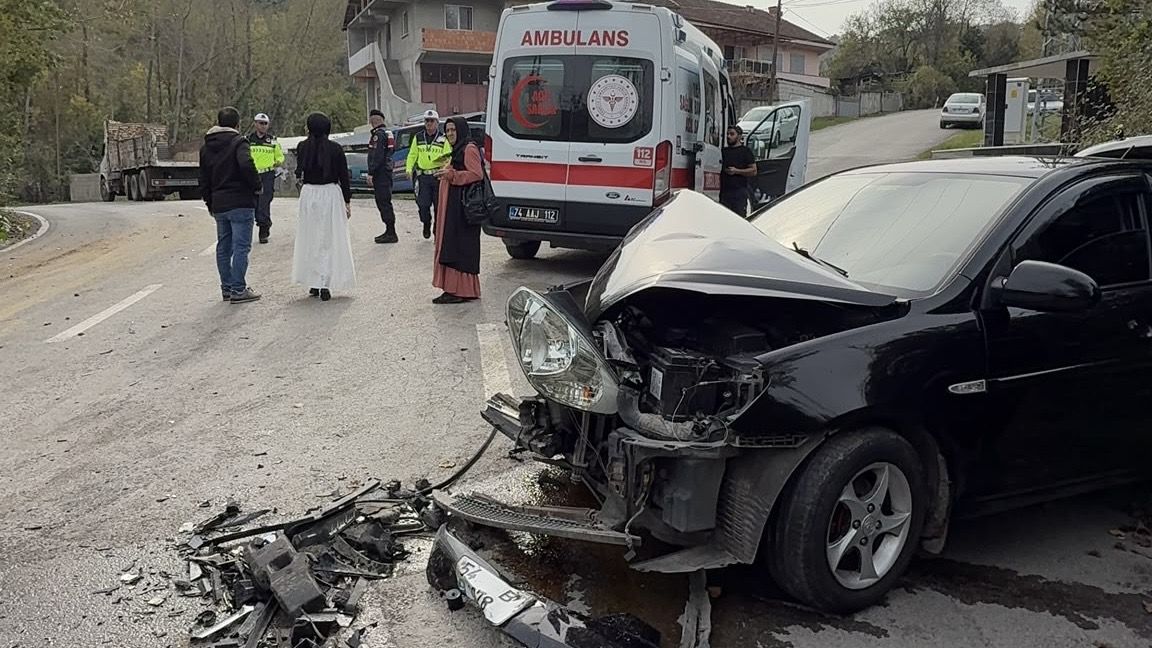 Kozcağız–Hasankadı Yolunda Feci Kaza: 3 Yaralı
