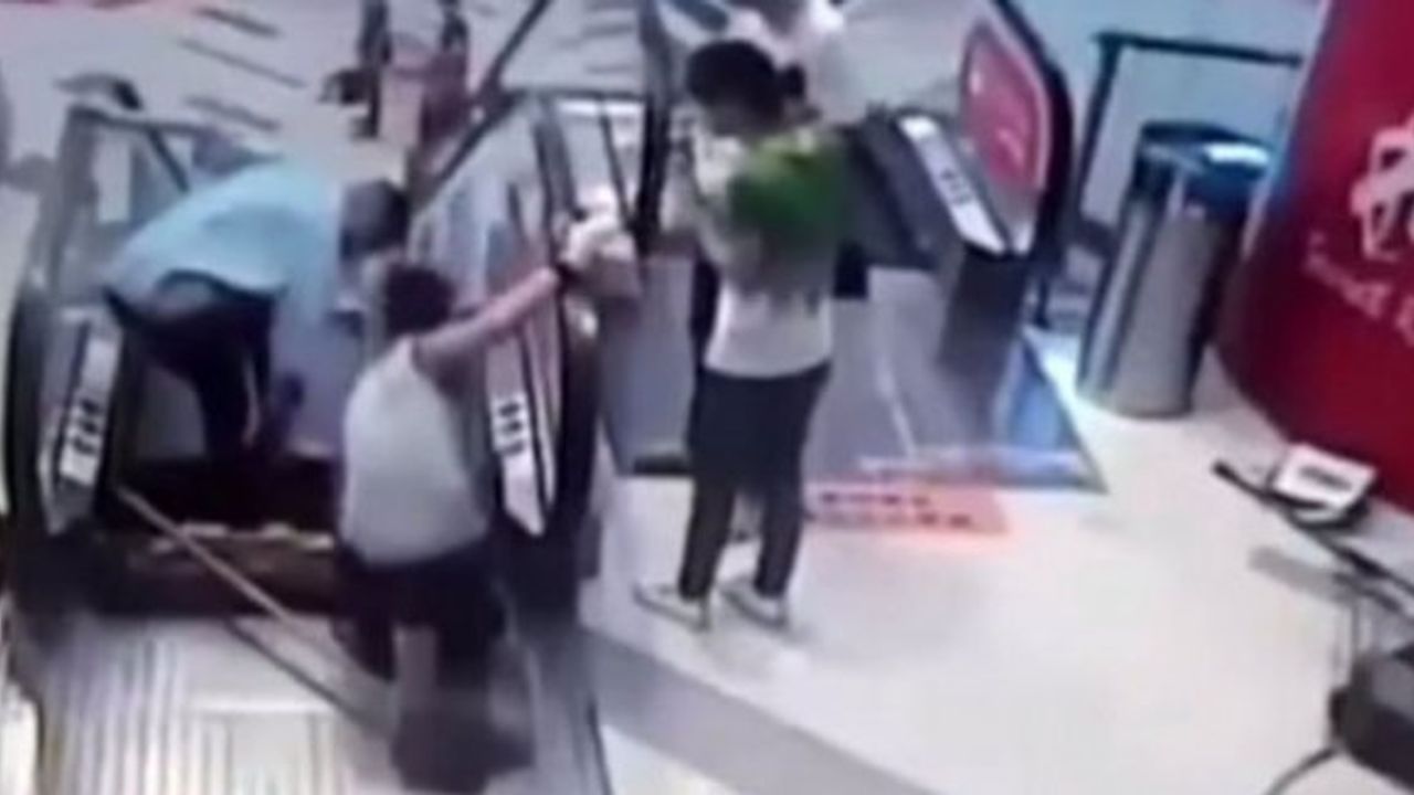 Çin’de bir yürüyen merdiven kazası daha !