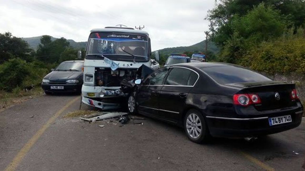Mugada Yolunda Feci Kaza: 11 Yaralı
