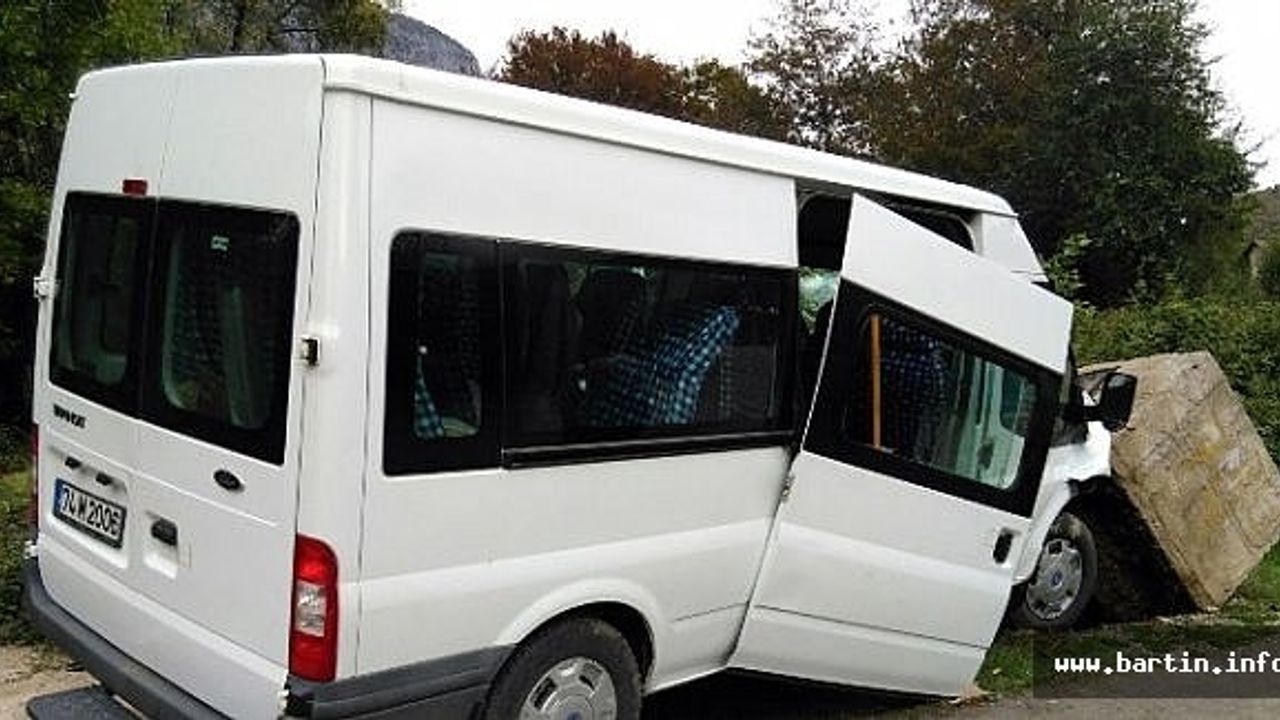 Ulus’ta Trafik Kazası: 2'si Ağır 9 Yaralı