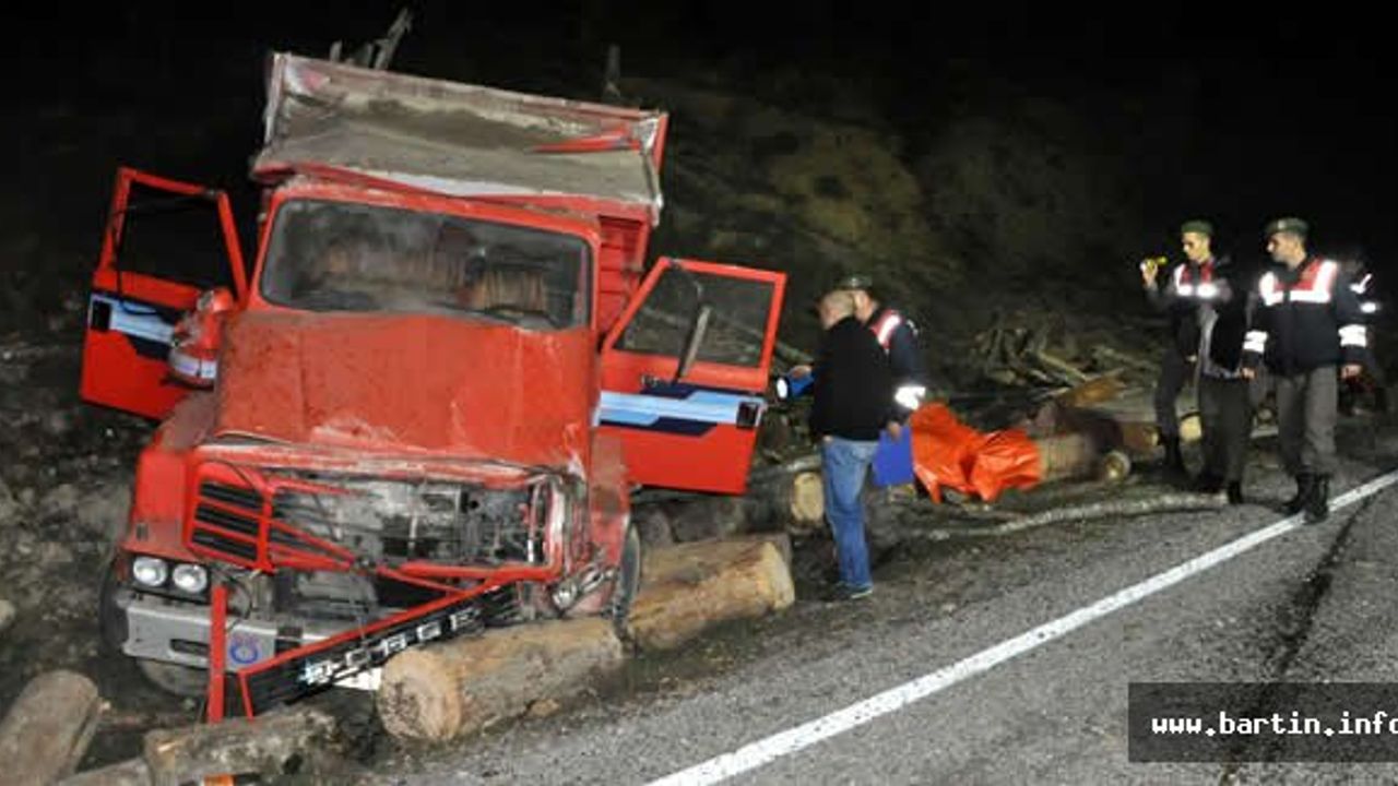 Ulus'ta Kamyon Devrildi: 2 Ölü, 4 Yaralı