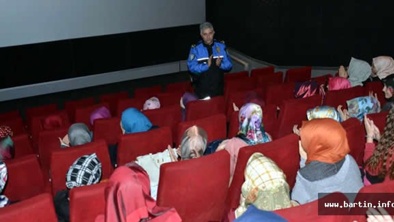 650 Öğrenci, 26 Öğretmen ve 65 Emniyet Mensubu Film İzledi