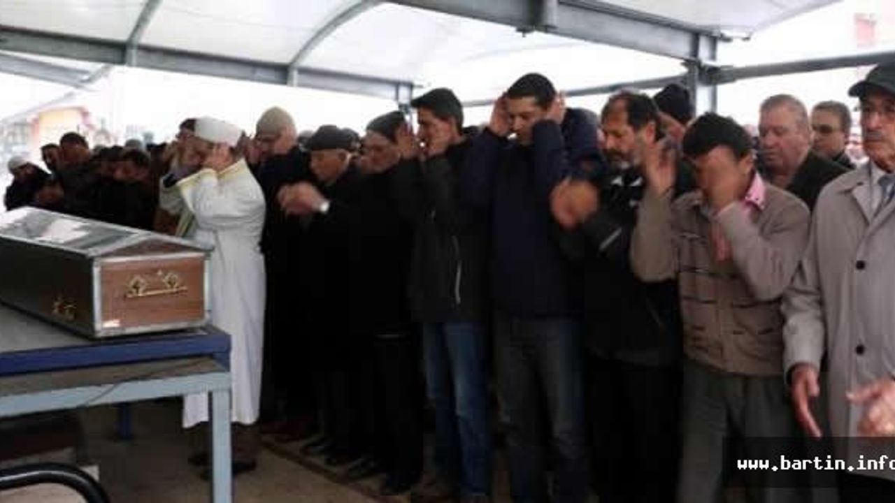 Çarptığı Genç Ölünce İntihar Eden Tekne Sahibi Toprağa Verildi