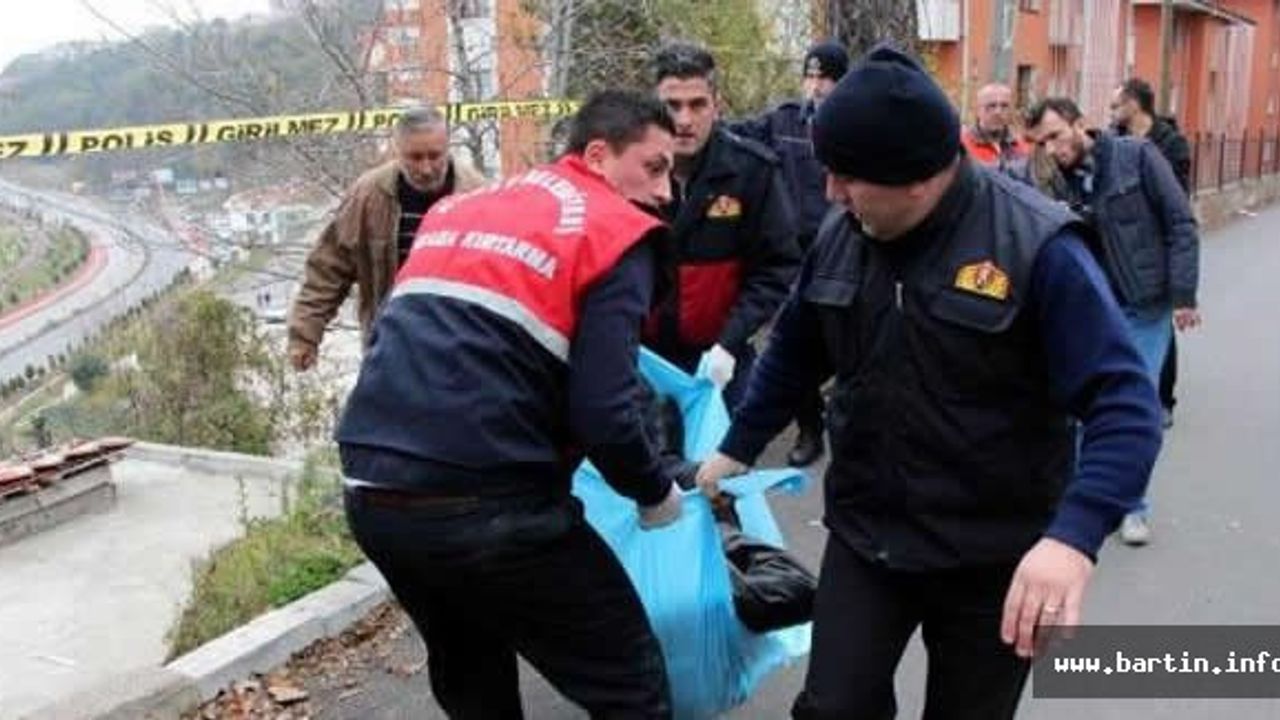 Emekli Matbaacı Merdiven Boşluğunda Ölü Bulundu