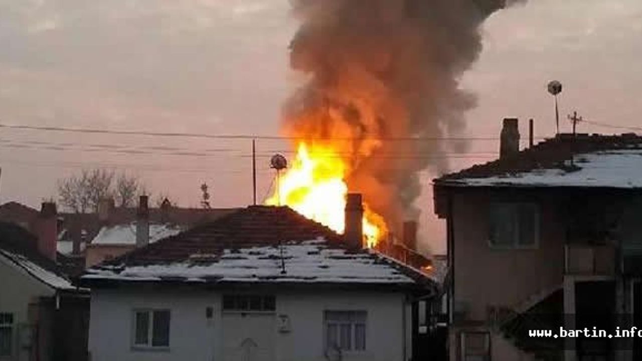 Suriyeli ailenin evinde çıkan yangını itfaiye söndürdü