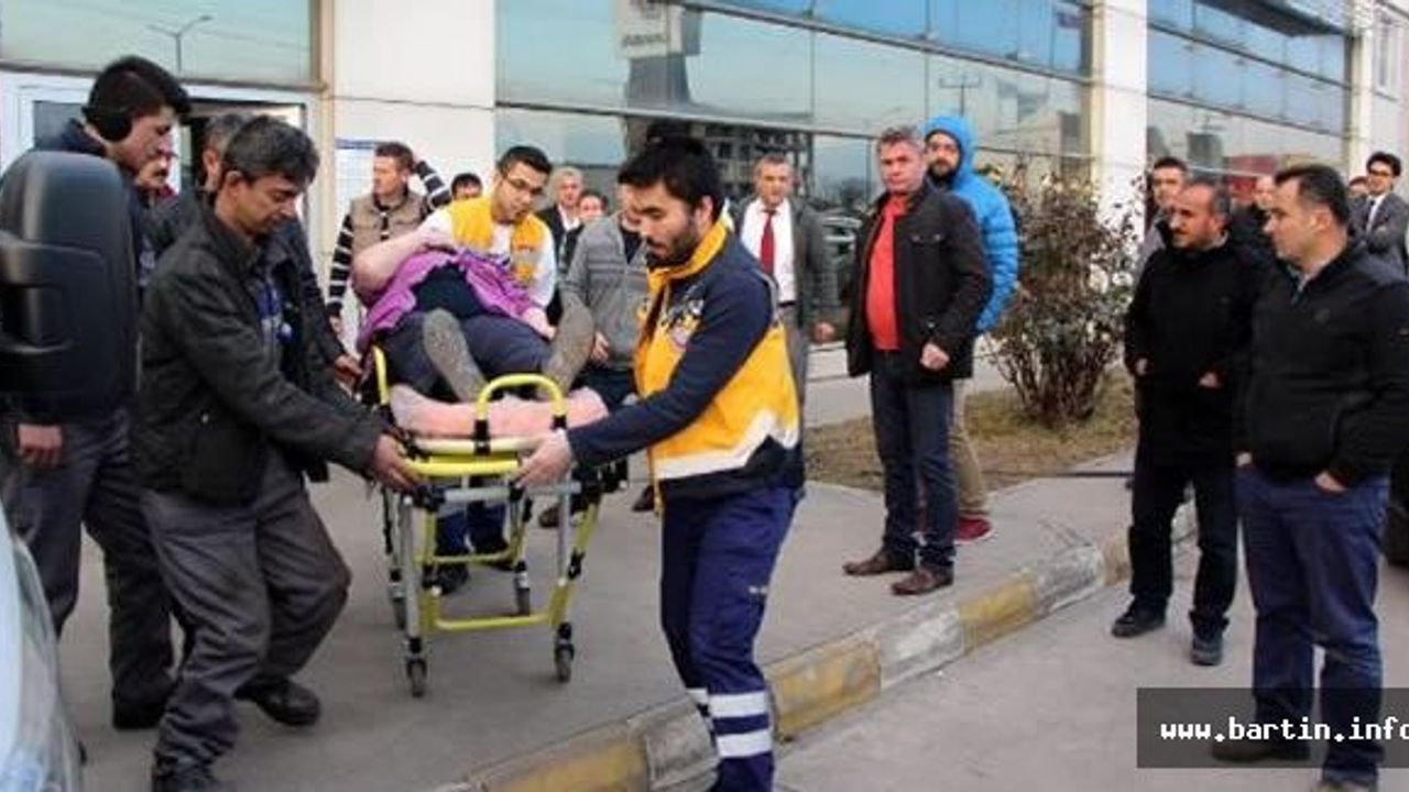 Yangında Mahsur Kalan 2 Kişiyi İtfaiye Kurtardı