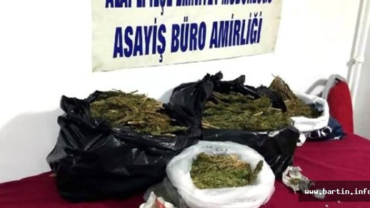 Polisin 'dur' ihtarına uymadı, otomobilinden uyuşturucu çıktı