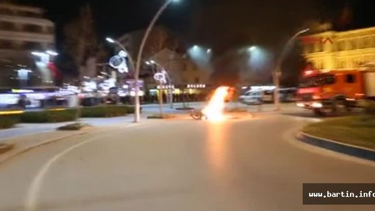 Alkollü yakalanan sürücü motosikletini ateşe verdi
