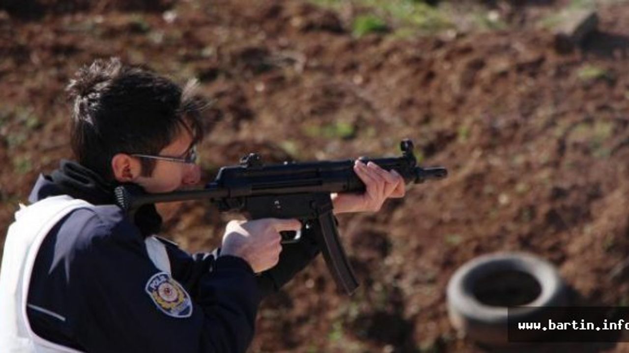 Polise yürüyerek ve koşarak atış eğitimi