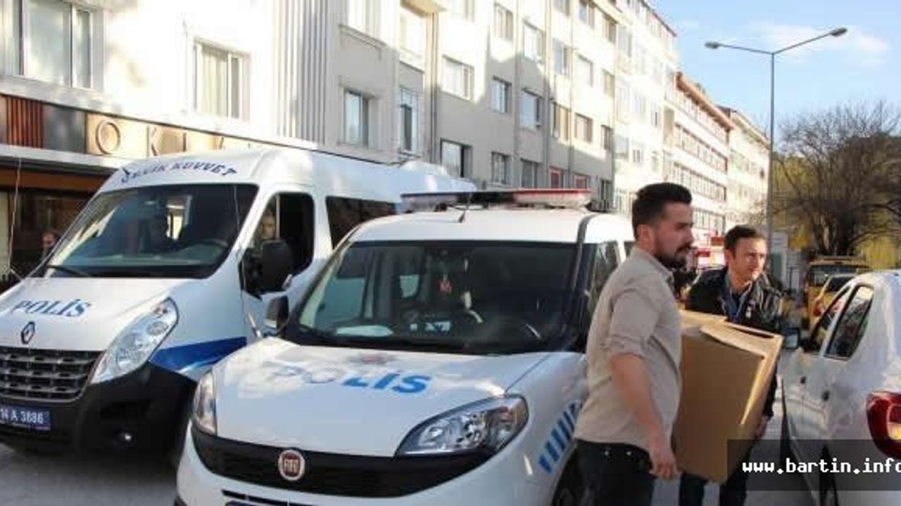 Sahte ürün satan giyim mağazalarına polis baskını