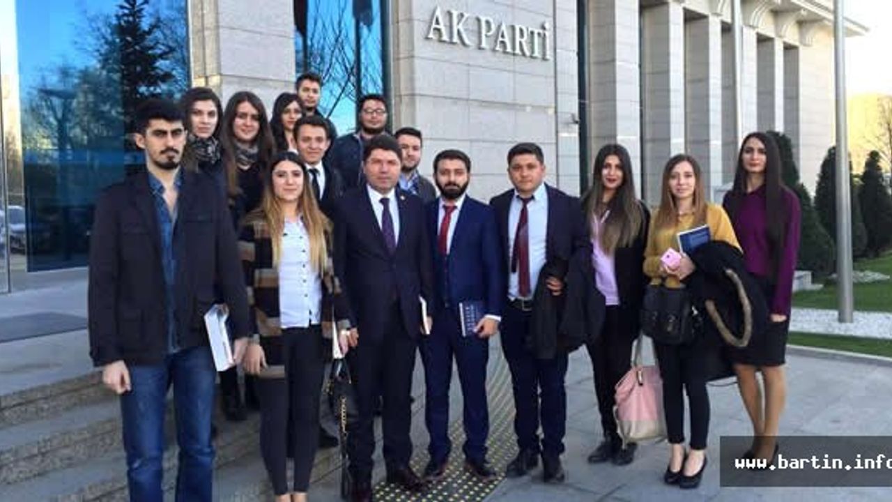 Üniversite Öğrencileri Ak Parti Genel Merkezinde