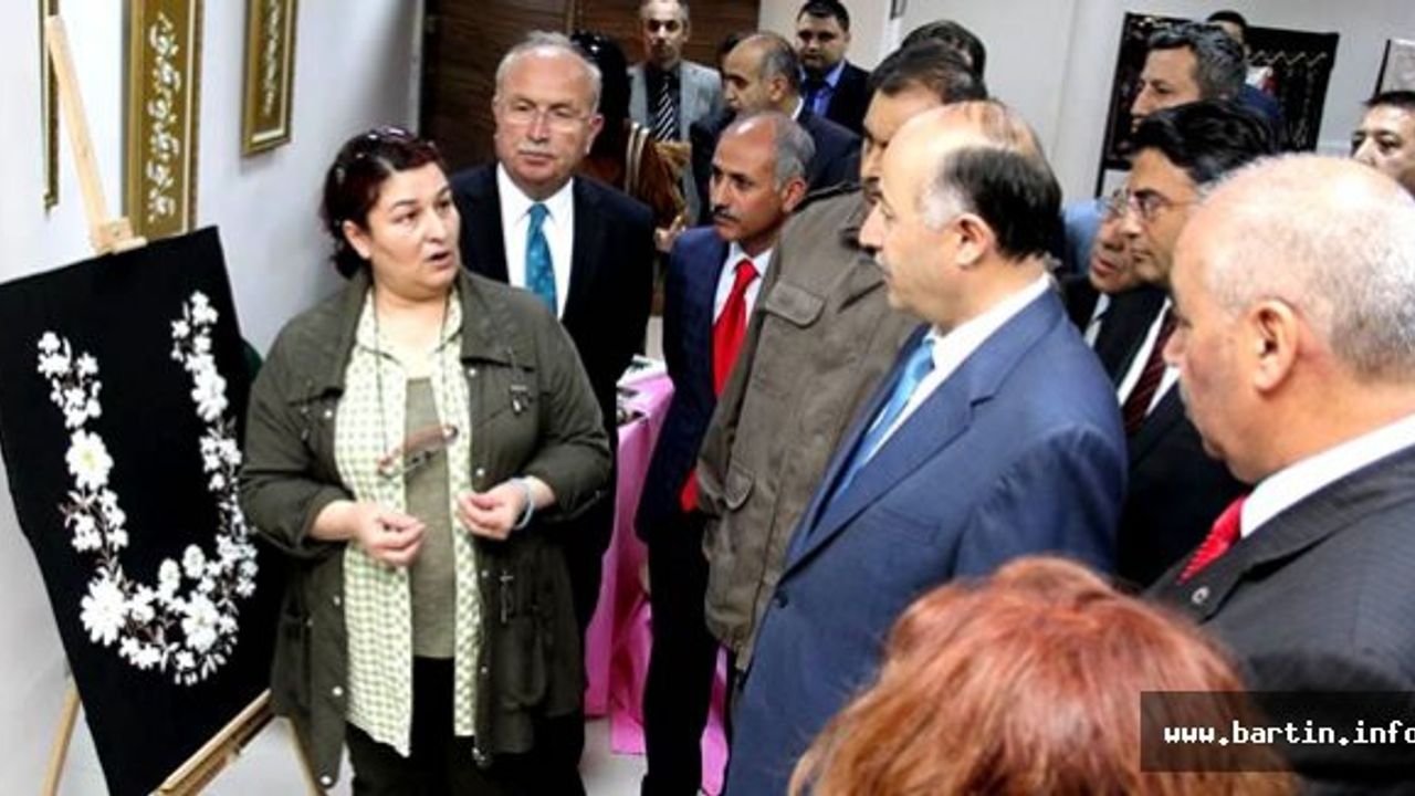 İpek Koza ve Fotoğraf Sergisine Yoğun İlgi