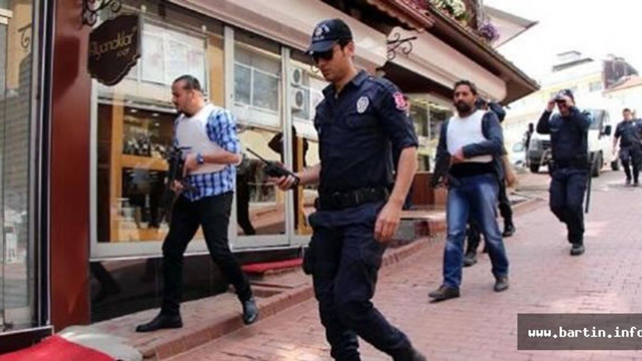 Kar maskeli 2 kişi kısa sürede yakalandı