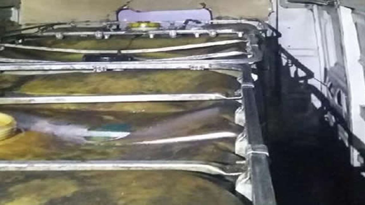 Minibüste 3 bin litre kaçak akaryakıt ele geçirildi