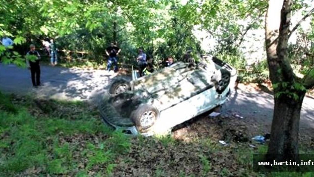 Otomobil, 30 metre yükseklikten alt yola uçtu