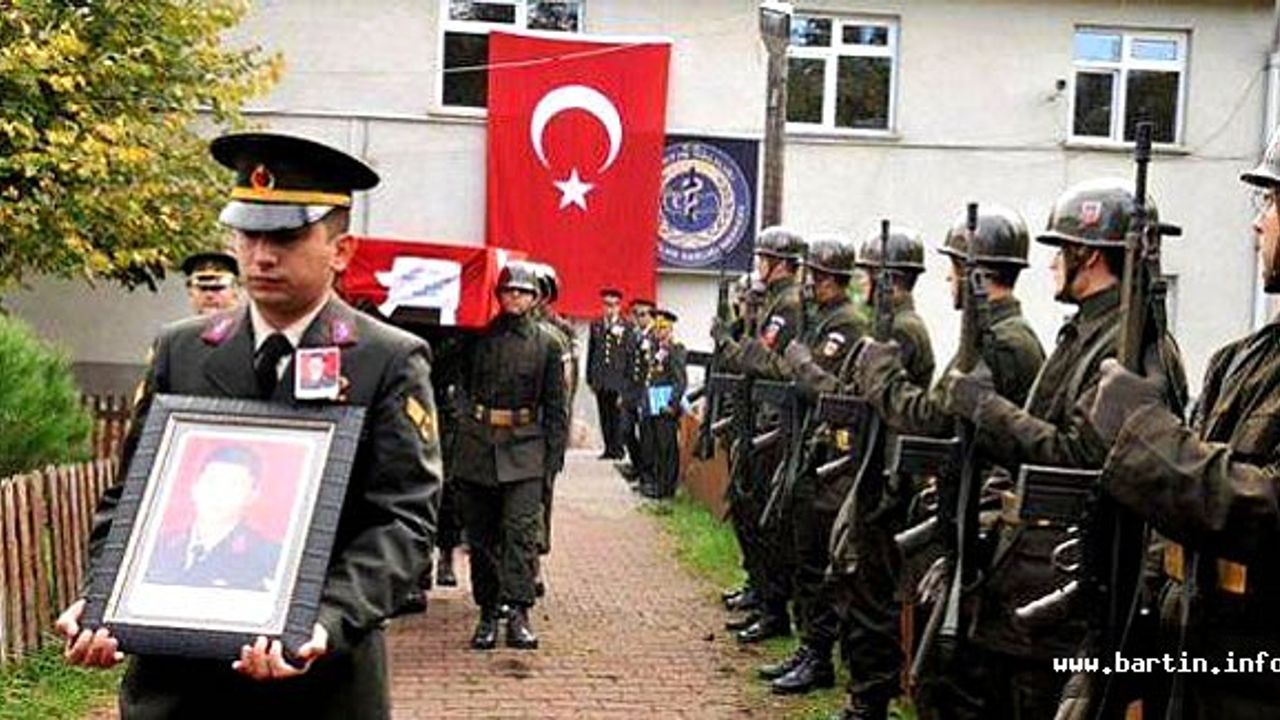 Cenazesinde fotoğrafını taşıdığı devresinden 4 yıl sonra şehit oldu