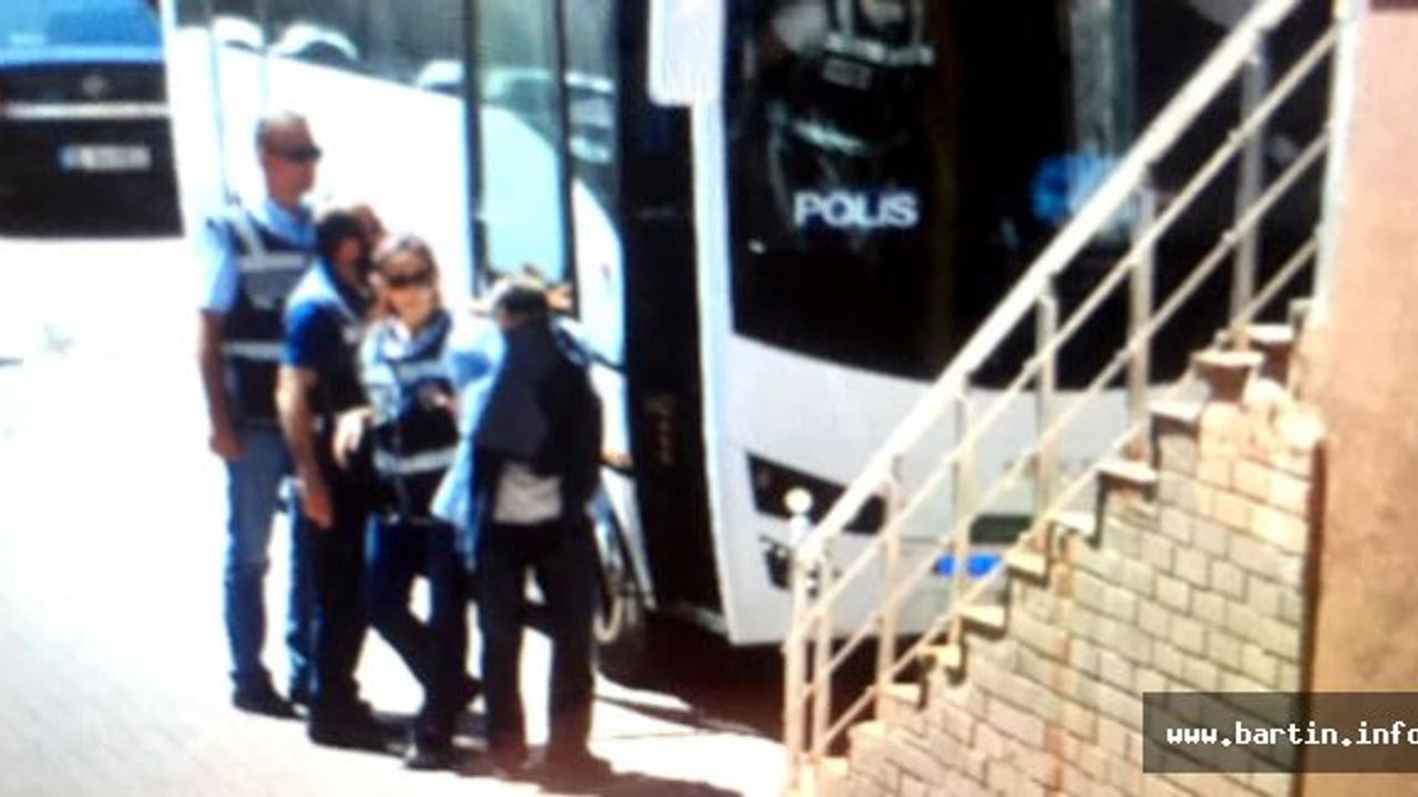Vali Yardımcısı Tutuklandı, 12 Polis Adliyede