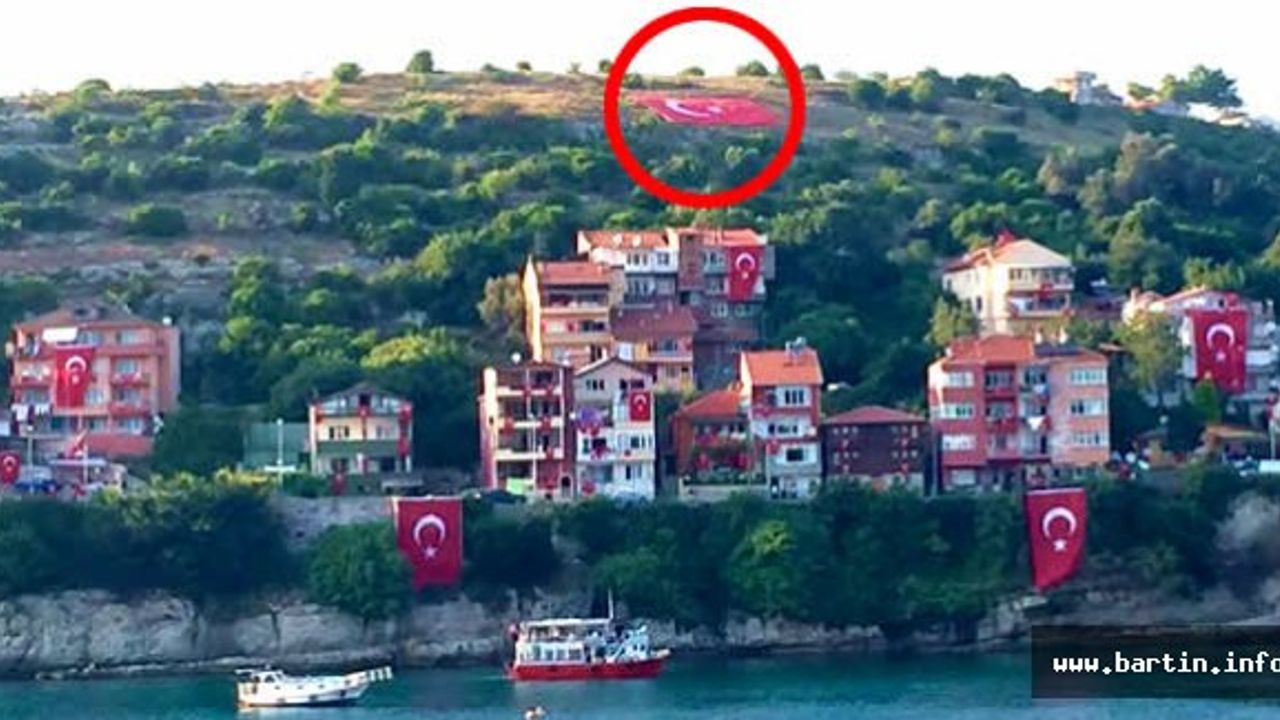 Amasra'da Türk Bayrağına Çirkin Saldırı