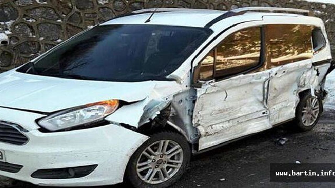 Kazaya bakmak için aracından inen sürücüye kamyonet çarptı