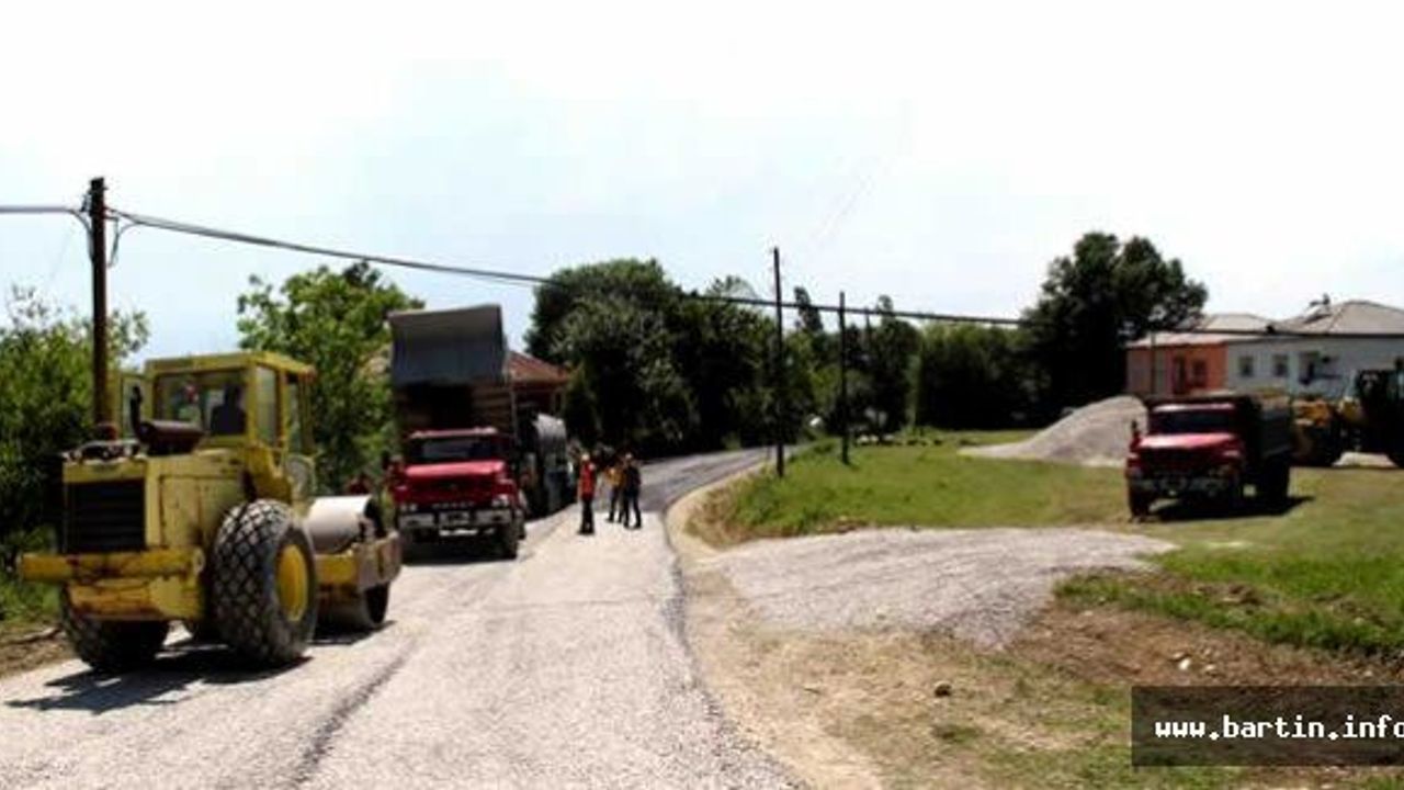 Bartın'da Sezonun İlk Asfaltı Sütlüce'ye