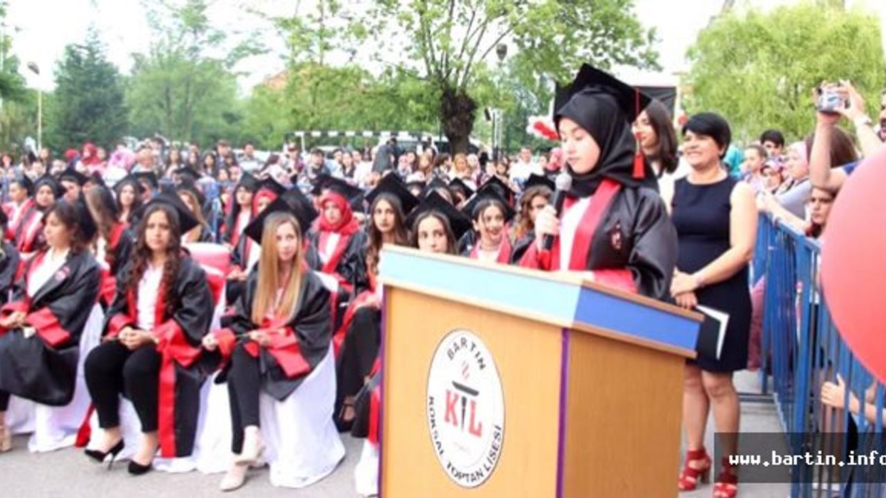 Köksal Toptan Lisesi'nde Mezuniyet Coşkusu