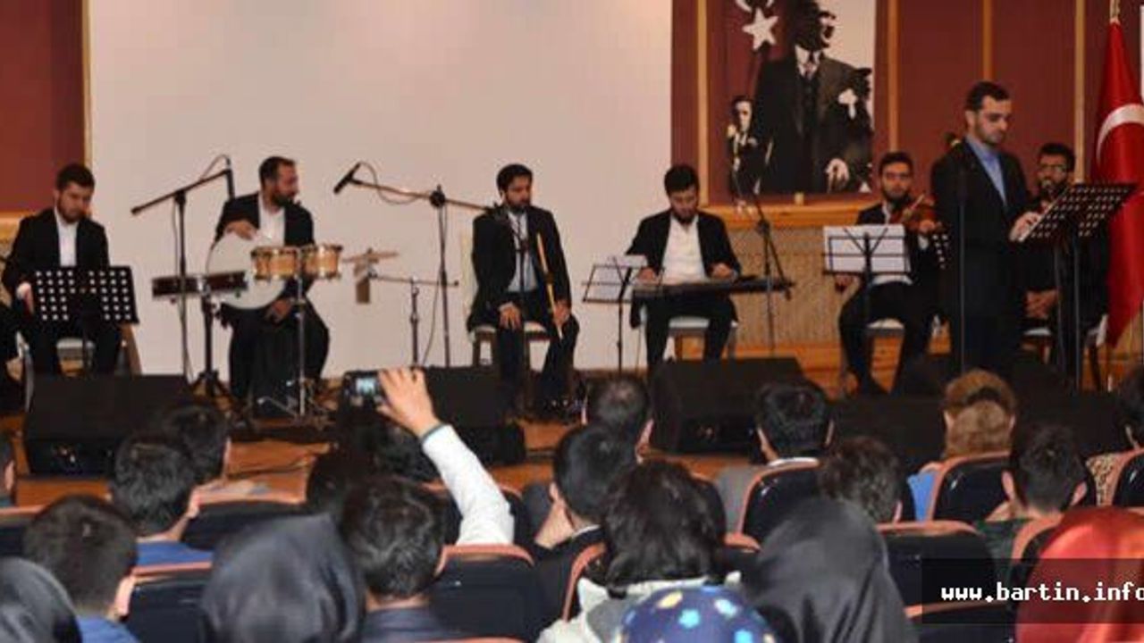 Üniversitede Dini Musiki söyleşişi ve konseri