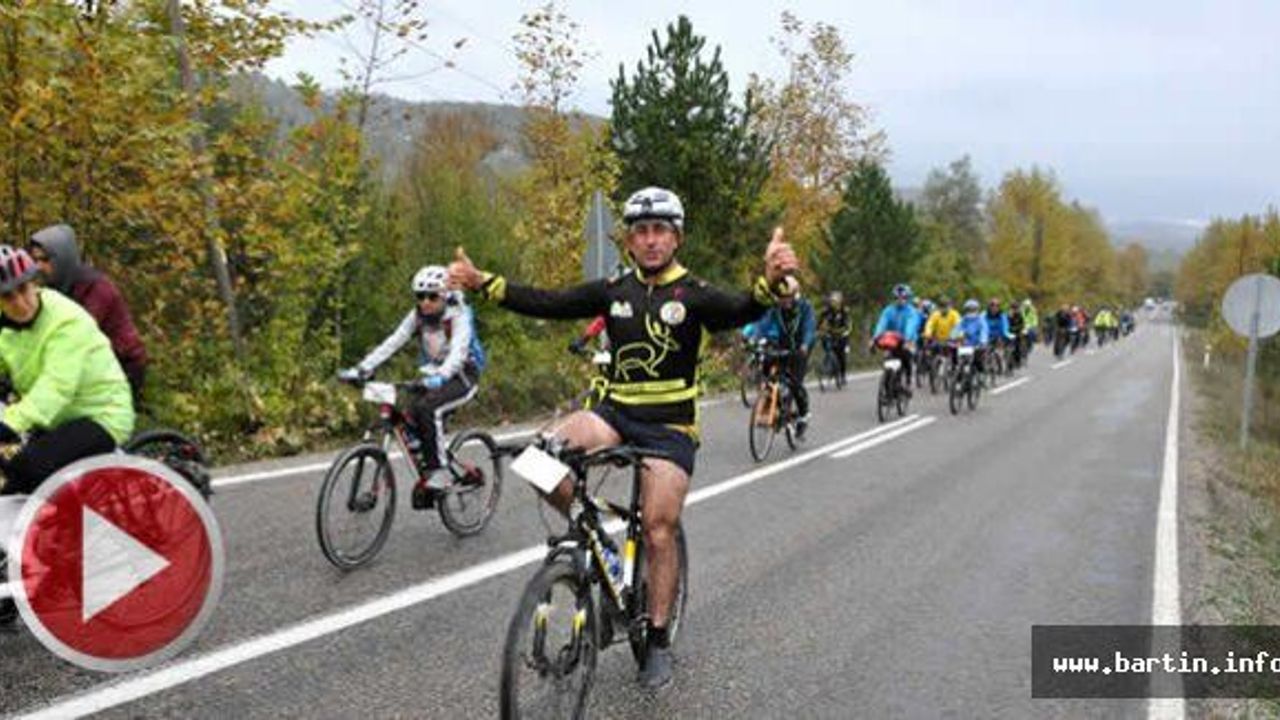 Muhteşem Manzara Eşliğinde Pedal Çeviriyorlar